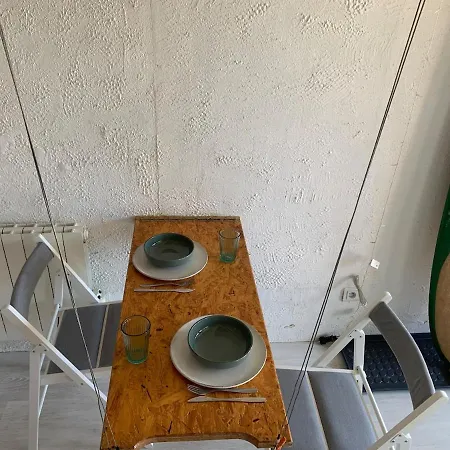 300m De La Apartment *