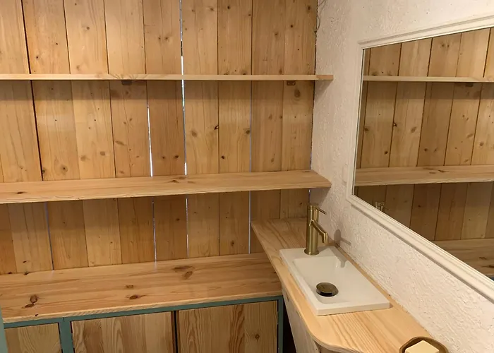 Апартаменты 300m De La *